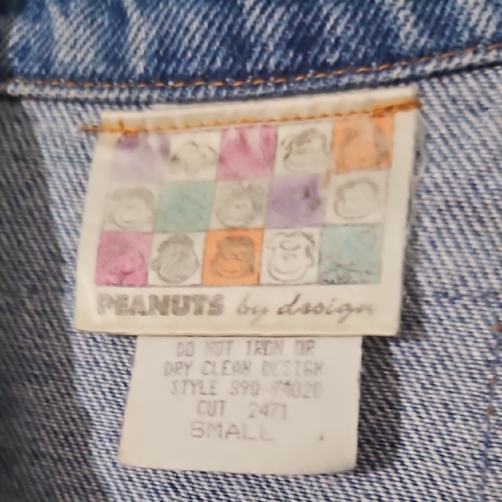Peanuts Women's Denim Jean Jacket Size Small with Flocked Design On Back - Picture 2 of 7